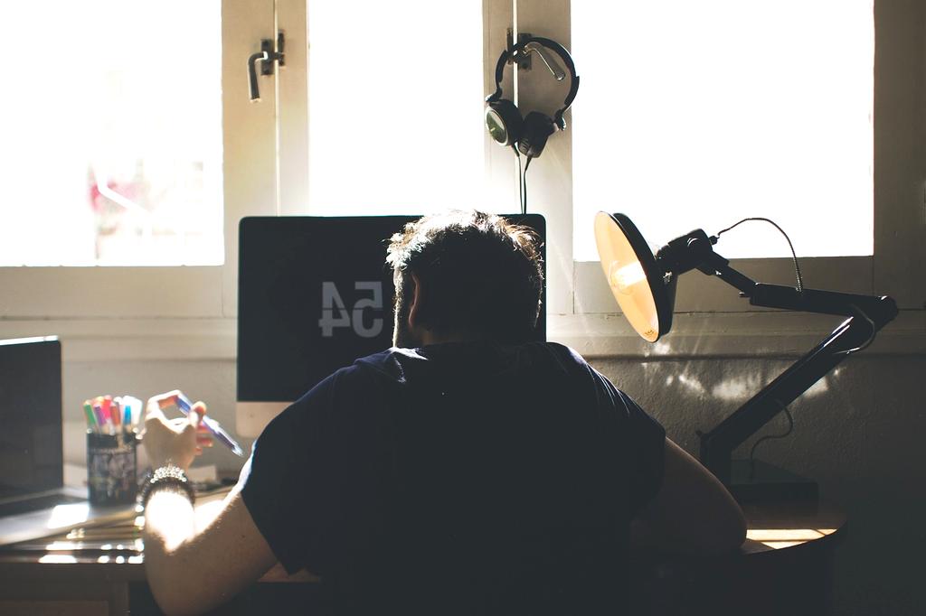 Person starting to learn on a laptop